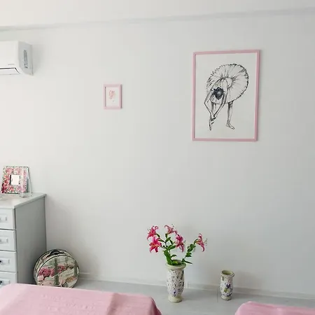 Lovely Full Of Charm And Coziness Διαμέρισμα *